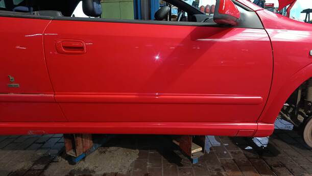 Foto: TÜR VORNE RECHTS ( CABRIO ) eines Opel Astra Cabrio 2.2 16V
