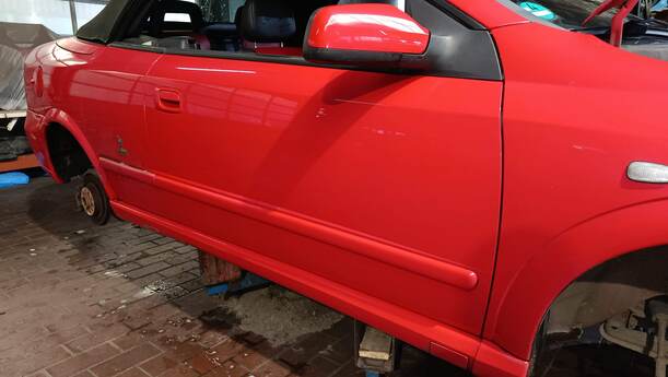 Foto: TÜR VORNE RECHTS ( CABRIO ) eines Opel Astra Cabrio 2.2 16V