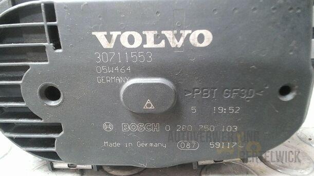 Foto: DROSSELKLAPPENSTUTZEN/ DROSSELKLAPPE eines Volvo S80 2.5T