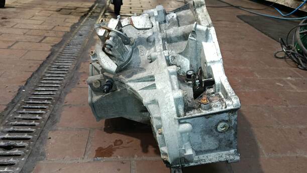 Foto: SCHALTGETRIEBE 5 GANG eines Opel Astra Cabrio 2.2 16V