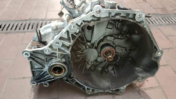 Foto: SCHALTGETRIEBE 5 GANG eines Opel Astra Cabrio 2.2 16V