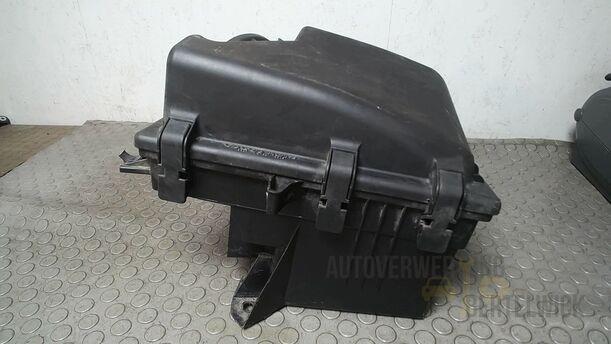Foto: LUFTFILTERKASTEN eines Volvo S80 2.5T