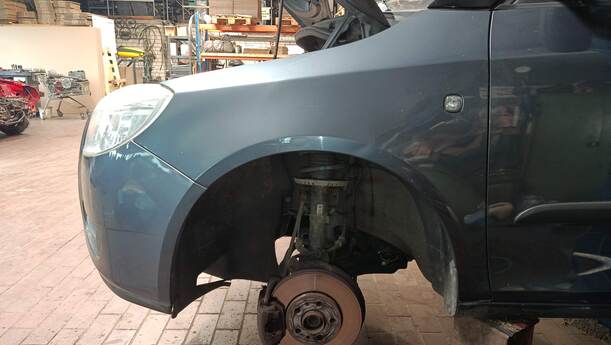 Foto: KOTFLÜGEL LINKS eines Skoda Fabia 1.2 HTP Combi