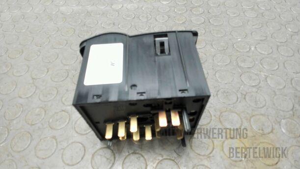 Foto: LICHTSCHALTER / KOMBISCHALTER eines Opel Astra Cabrio 2.2 16V