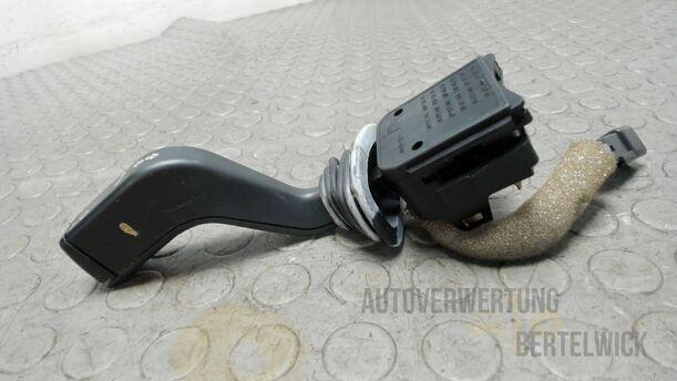 Foto: BLINKSCHALTER / KOMBISCHALTER eines Opel Astra Cabrio 2.2 16V