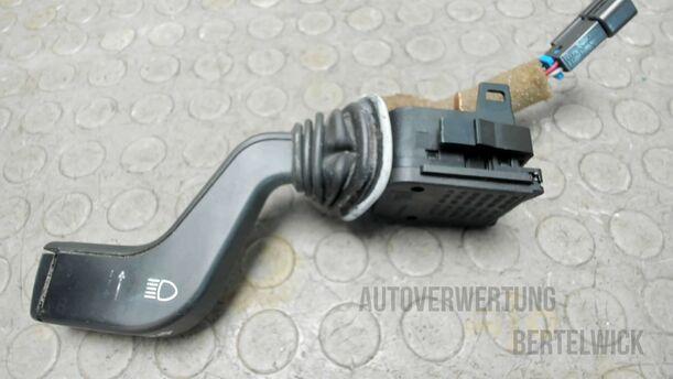 Foto: BLINKSCHALTER / KOMBISCHALTER eines Opel Astra Cabrio 2.2 16V