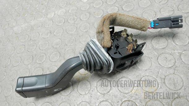 Foto: BLINKSCHALTER / KOMBISCHALTER eines Opel Astra Cabrio 2.2 16V