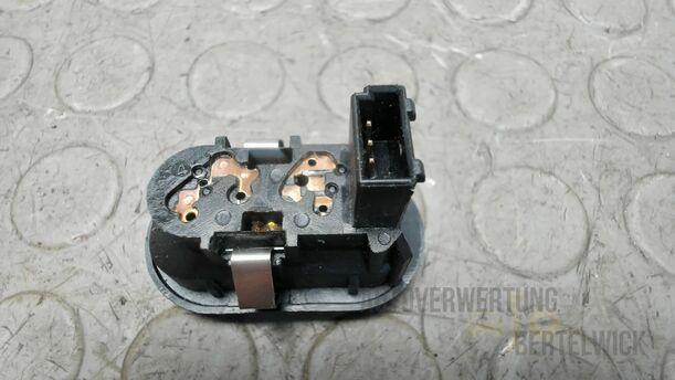 Foto: FENSTERHEBERSCHALTER eines Opel Astra Cabrio 2.2 16V