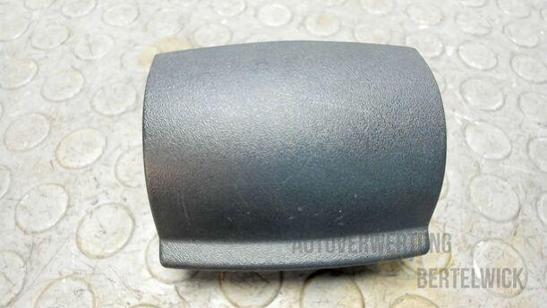 Foto: ASCHENBECHER MITTELKONSOLE HINTEN eines Opel Astra Cabrio 2.2 16V