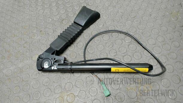 Foto: GURTSTRAFFER VORNE LINKS eines Opel Astra Cabrio 2.2 16V