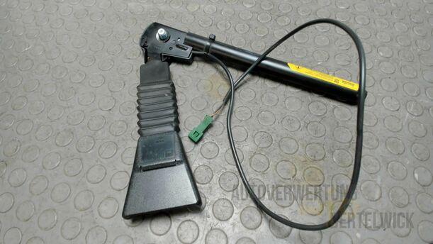 Foto: GURTSTRAFFER VORNE LINKS eines Opel Astra Cabrio 2.2 16V