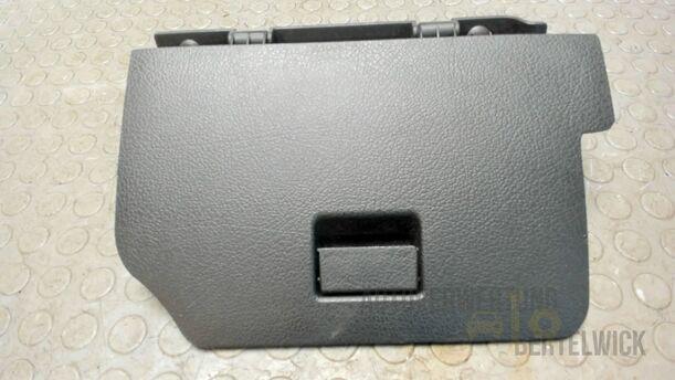 Foto: HANDSCHUHFACH eines Opel Astra Cabrio 2.2 16V