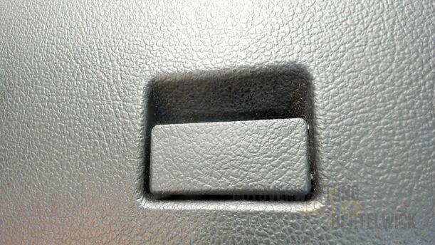 Foto: HANDSCHUHFACH eines Opel Astra Cabrio 2.2 16V