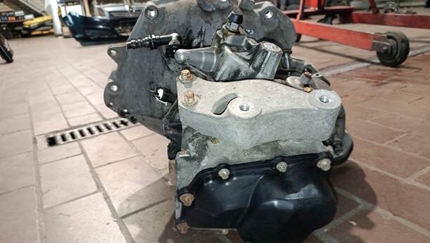 Foto: SCHALTGETRIEBE 5-GANG F13 ( UNGEPRÜFT) eines Opel Corsa 1.2 16V