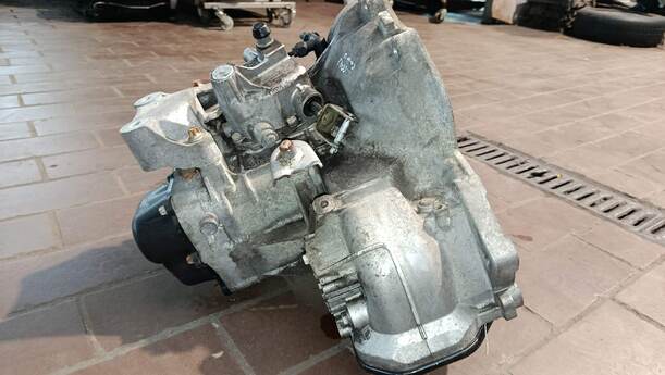 Foto: SCHALTGETRIEBE 5-GANG F13 ( UNGEPRÜFT) eines Opel Corsa 1.2 16V