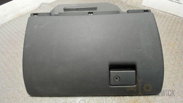 Foto: HANDSCHUHFACH eines Opel Astra Cabrio 2.2 16V