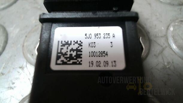 Foto: SCHALTER WARNBLINKANLAGE/ WARNBLINKSCHALTER eines Skoda Fabia 1.2 HTP Combi
