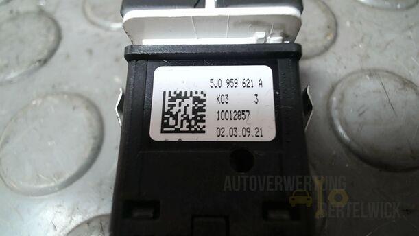 Foto: SCHALTER HECKSCHEIBENHEIZUNG eines Skoda Fabia 1.2 HTP Combi