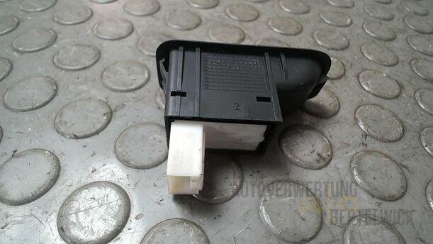 Foto: FENSTERHEBERSCHALTER eines Skoda Fabia 1.2 HTP Combi