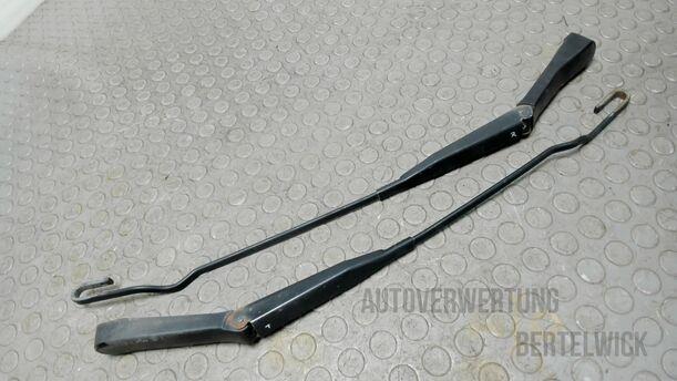 Foto: SCHEIBENWISCHERARME VORNE eines Opel Astra Cabrio 2.2 16V