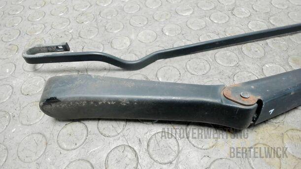 Foto: SCHEIBENWISCHERARME VORNE eines Opel Astra Cabrio 2.2 16V