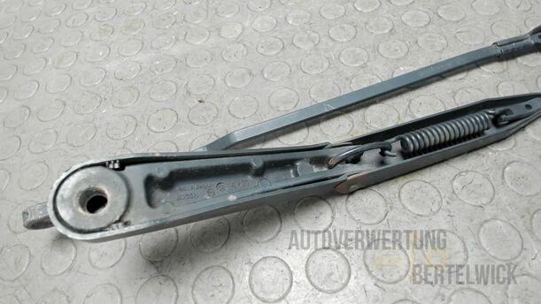 Foto: SCHEIBENWISCHERARME VORNE eines Opel Astra Cabrio 2.2 16V
