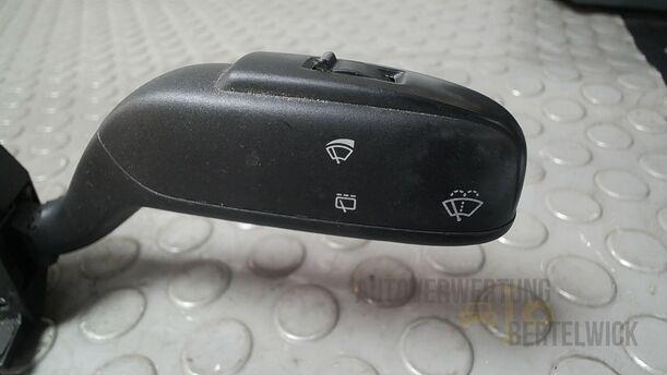 Foto: KOMBISCHALTER eines Skoda Fabia 1.2 HTP Combi