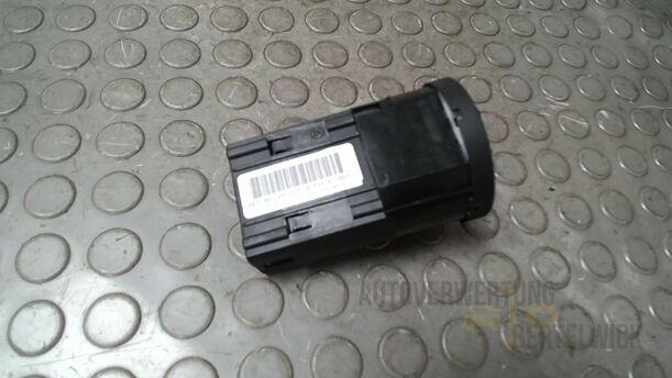 Foto: LICHTSCHALTER eines Skoda Fabia 1.2 HTP Combi