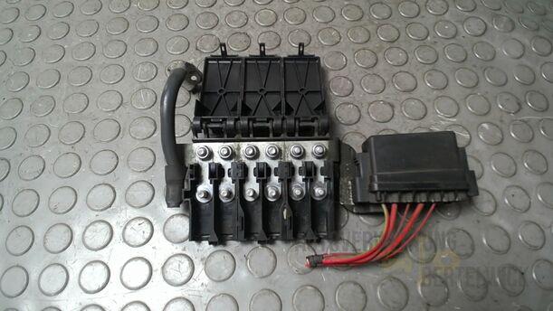 Foto: SICHERUNGSKASTEN BATTERIE eines Skoda Fabia 1.2 HTP Combi