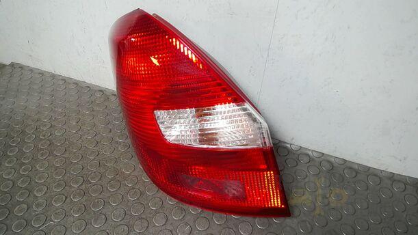 Foto: HECKLEUCHTE/ RÜCKLEUCHTE LINKS ( COMBI ) eines Skoda Fabia 1.2 HTP Combi