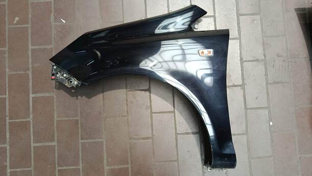 Foto: KOTFLÜGEL LINKS eines Opel Corsa 1.2 16V
