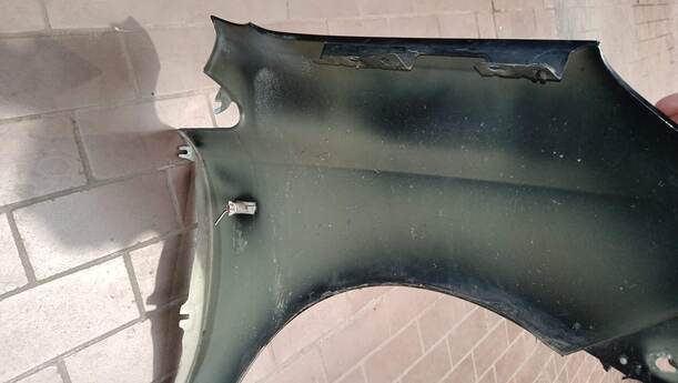 Foto: KOTFLÜGEL LINKS eines Opel Corsa 1.2 16V
