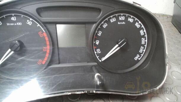 Foto: TACHOEINHEIT/ KOMBIINSTRUMENT eines Skoda Fabia 1.2 HTP Combi