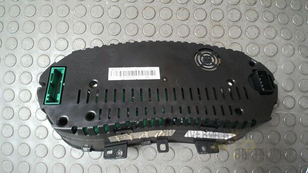 Foto: TACHOEINHEIT/ KOMBIINSTRUMENT eines Skoda Fabia 1.2 HTP Combi