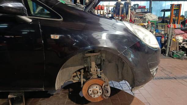 Foto: KOTFLÜGEL RECHTS eines Opel Corsa 1.2 16V