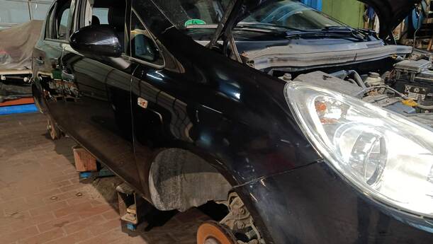Foto: KOTFLÜGEL RECHTS eines Opel Corsa 1.2 16V