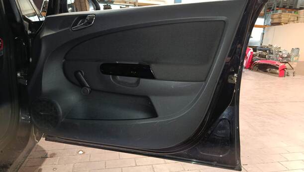 Foto: TÜR VORNE RECHTS ( 4/5 TÜRE R) eines Opel Corsa 1.2 16V