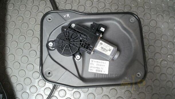 Foto: FENSTERHEBER ELEKTRISCH VORN RECHTS eines Skoda Fabia 1.2 HTP Combi