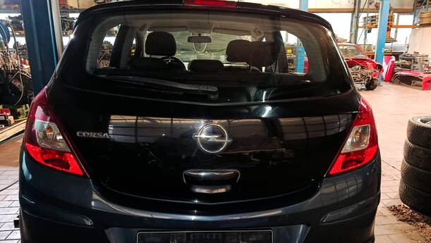 Foto: HECKKLAPPE / HECKDECKEL ( 4/5 TÜRER  ) eines Opel Corsa 1.2 16V