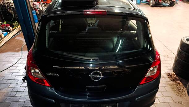 Foto: HECKKLAPPE / HECKDECKEL ( 4/5 TÜRER  ) eines Opel Corsa 1.2 16V