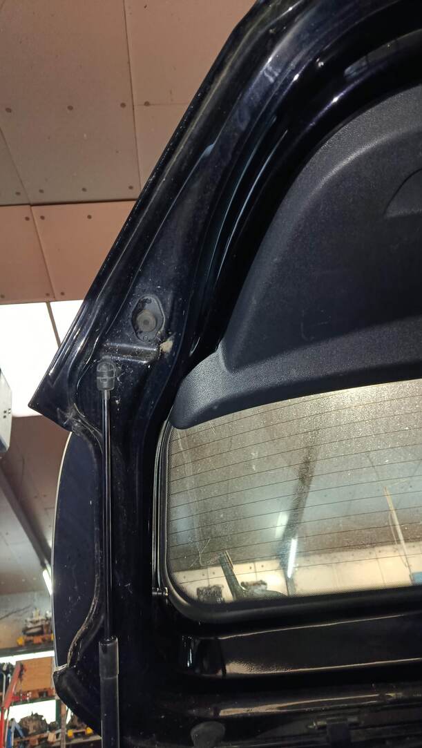 Foto: HECKKLAPPE / HECKDECKEL ( 4/5 TÜRER  ) eines Opel Corsa 1.2 16V