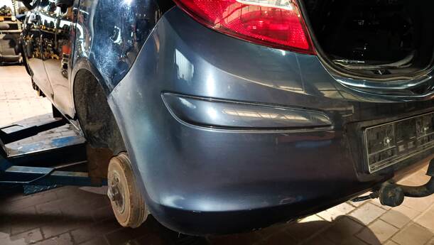 Foto: STOSSFÄNGER / STOßSTANGE HINTEN eines Opel Corsa 1.2 16V