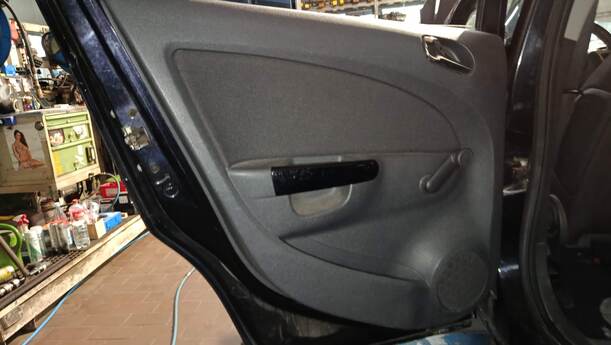 Foto: TÜR HINTEN LINKS eines Opel Corsa 1.2 16V