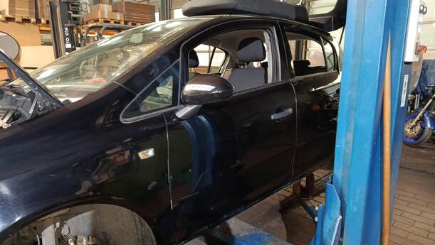 Foto: TÜR VORNE LINKS eines Opel Corsa 1.2 16V