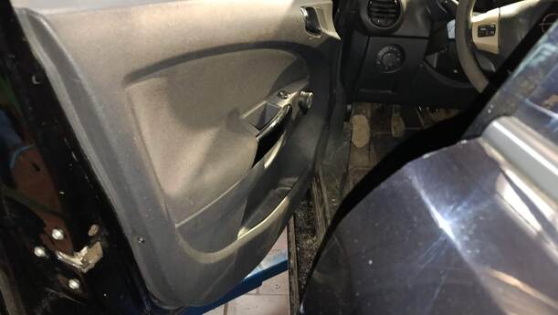 Foto: TÜR VORNE LINKS eines Opel Corsa 1.2 16V
