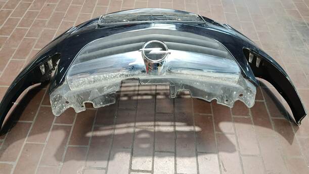 Foto: STOßSTANGE / STOSSFÄNGER VORNE eines Opel Corsa 1.2 16V