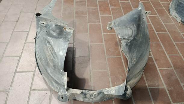 Foto: RADHAUSSCHALE / INNENKOTFLÜGEL LINKS eines Opel Corsa 1.2 16V