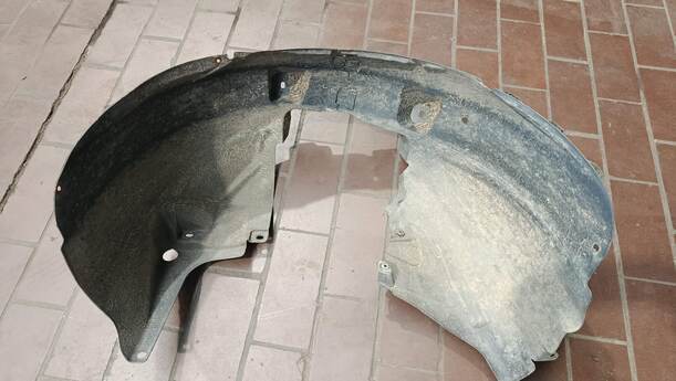 Foto: RADHAUSSCHALE / INNENKOTFLÜGEL LINKS eines Opel Corsa 1.2 16V