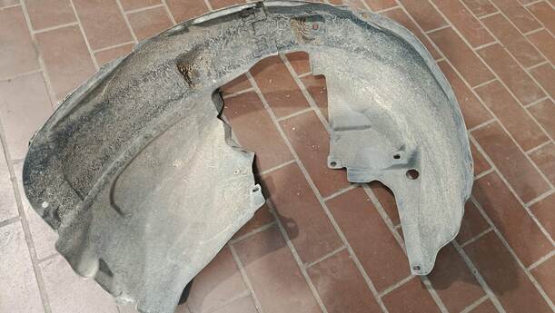 Foto: RADHAUSSCHALE / INNENKOTFLÜGEL RECHTS eines Opel Corsa 1.2 16V