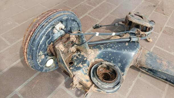 Foto: HINTERACHSE / HINTERACHSTRÄGER eines Opel Corsa 1.2 16V